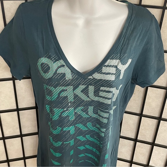 Oakley ladies T-shirt size medium - Picture 3 of 5